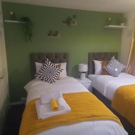 Golden Plush Suites - Beautiful Luxury 3 Bed House In لايستر المظهر الخارجي الصورة