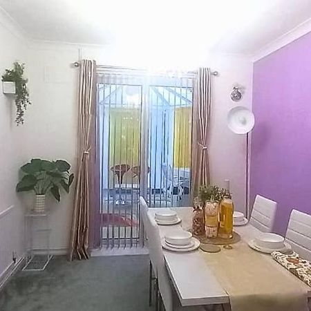 Golden Plush Suites - Beautiful Luxury 3 Bed House In لايستر المظهر الخارجي الصورة