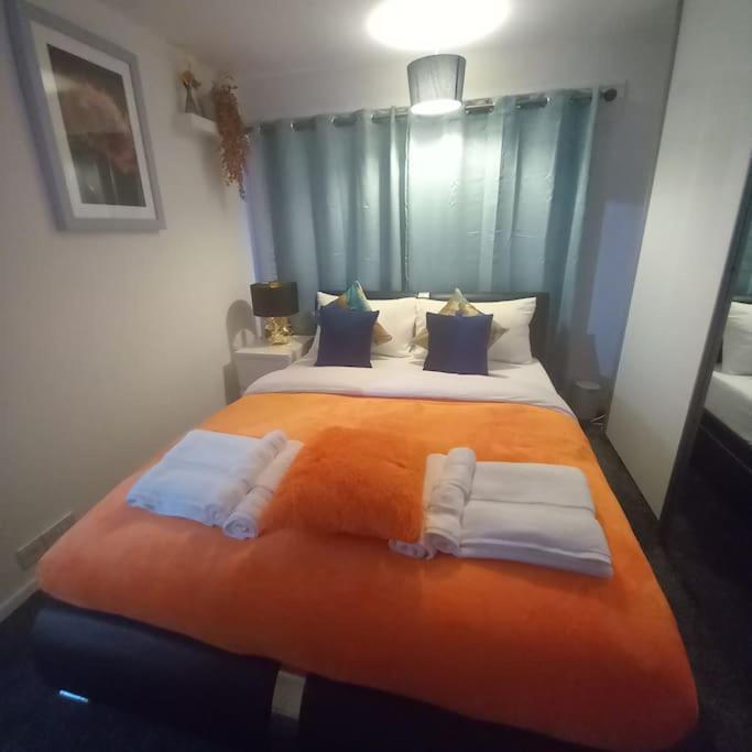 Golden Plush Suites - Beautiful Luxury 3 Bed House In لايستر المظهر الخارجي الصورة