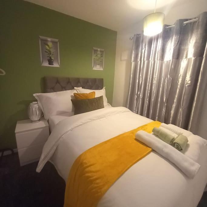 Golden Plush Suites - Beautiful Luxury 3 Bed House In لايستر المظهر الخارجي الصورة