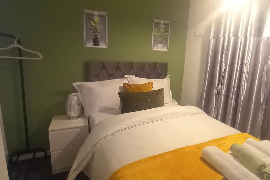 Golden Plush Suites - Beautiful Luxury 3 Bed House In لايستر المظهر الخارجي الصورة