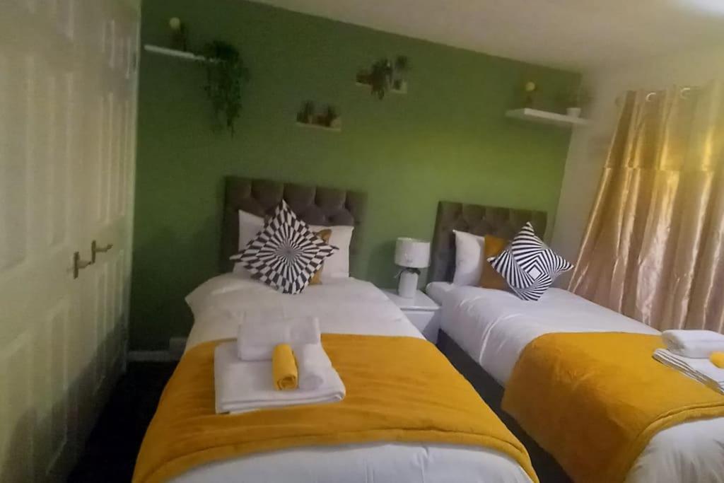 Golden Plush Suites - Beautiful Luxury 3 Bed House In لايستر المظهر الخارجي الصورة