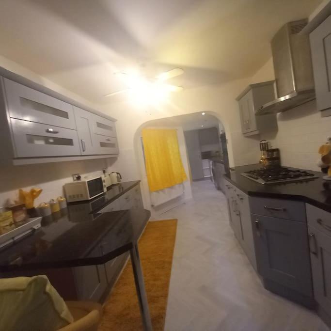 Golden Plush Suites - Beautiful Luxury 3 Bed House In لايستر المظهر الخارجي الصورة