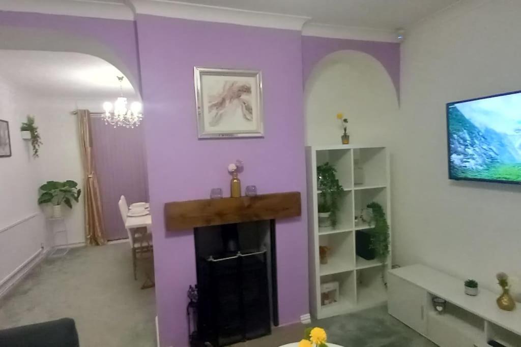Golden Plush Suites - Beautiful Luxury 3 Bed House In لايستر المظهر الخارجي الصورة